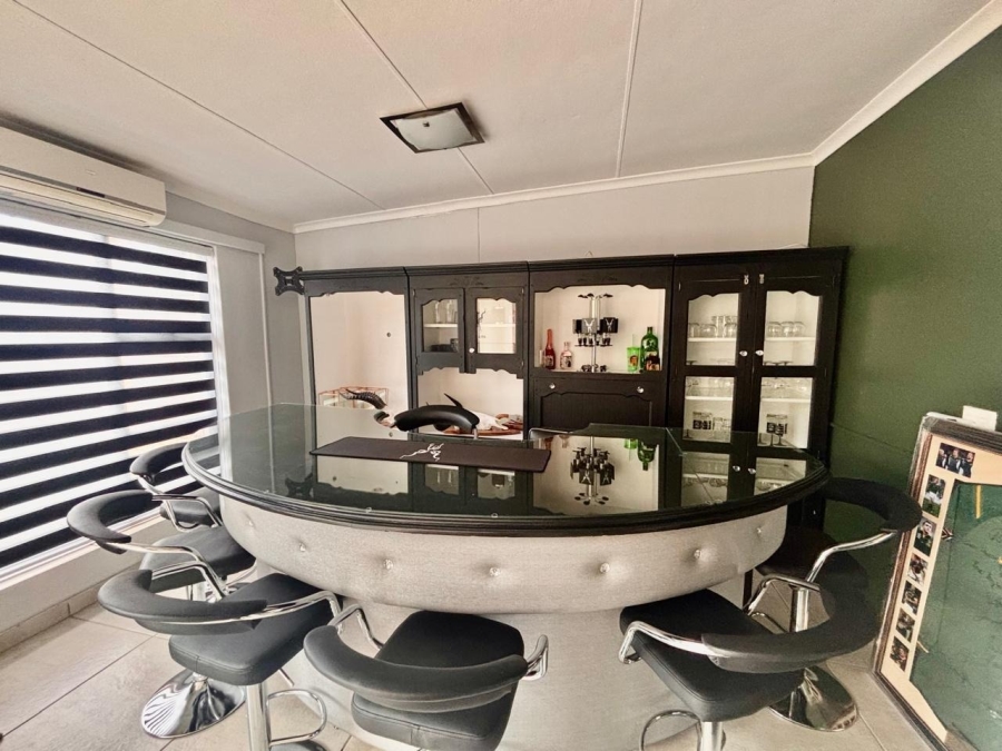 To Let 3 Bedroom Property for Rent in Flamwood North West